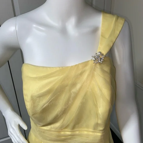 Size 14 David’s Bridal Yellow Dress - Picture 3 of 6